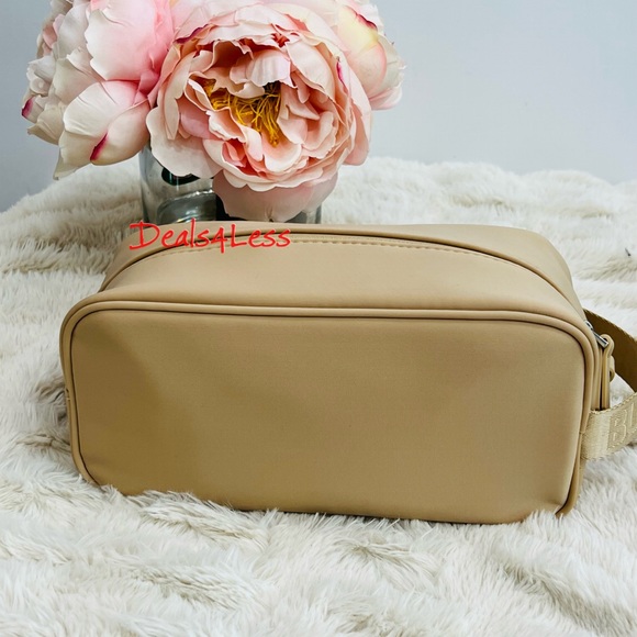 Burberry Bag Pouch Case Cosmetics Toiletry Travel Logo Handle Zippered New - Picture 7 of 10